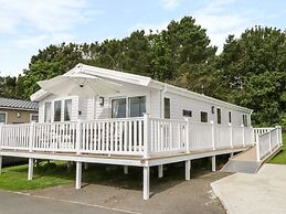 Cayton Pines Lodge at Cayton Bay Holiday Park