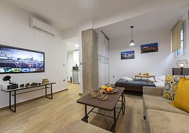 Stylish Koukaki Apartment by Cloudkeys