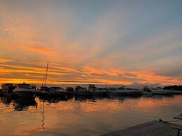 Paradise Inn On The Beach