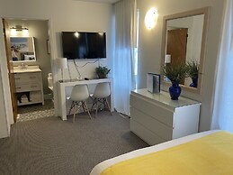 Paradise Inn On The Beach