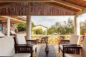 The Blue House Seaside Retreat - Fully Equipped