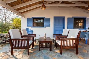 The Blue House Seaside Retreat - Fully Equipped