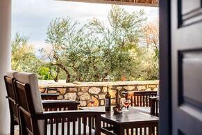 The Blue House Seaside Retreat - Fully Equipped