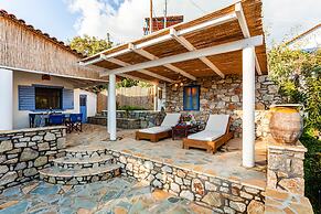 The Blue House Seaside Retreat - Fully Equipped