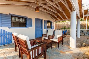 The Blue House Seaside Retreat - Fully Equipped