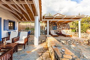 The Blue House Seaside Retreat - Fully Equipped