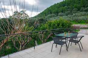 Family Private Homes with Sea View