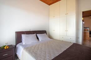 Family Private Homes with Sea View