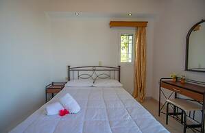 Family Private Homes with Sea View