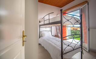 Family Private Homes with Sea View