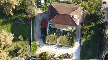 Family Private Homes with Sea View