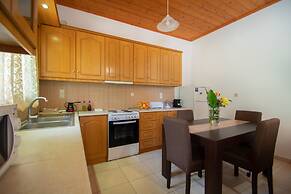 Family Private Homes with Sea View