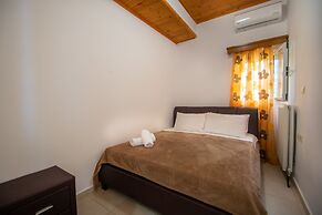 Family Private Homes with Sea View