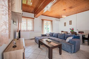 Family Private Homes with Sea View