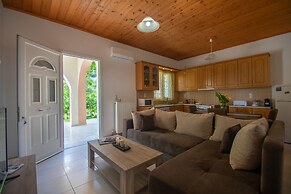 Family Private Homes with Sea View