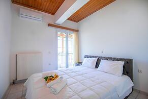 Family Private Homes with Sea View