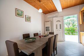 Family Private Homes with Sea View