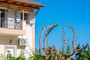 Family Private Homes with Sea View