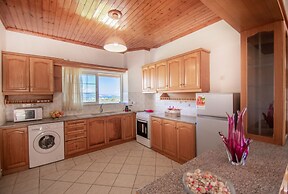 Family Private Homes with Sea View