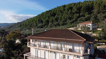 Family Private Homes with Sea View