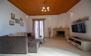 Family Private Homes with Sea View