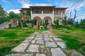 Family Private Homes with Sea View
