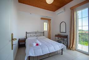 Family Private Homes with Sea View