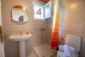 Family Private Homes with Sea View