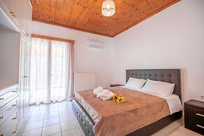 Family Private Homes with Sea View