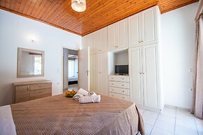 Family Private Homes with Sea View