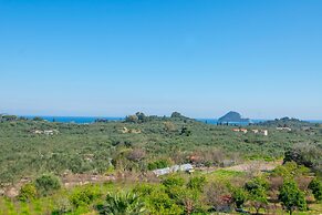 Family Private Homes with Sea View