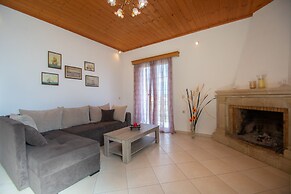 Family Private Homes with Sea View