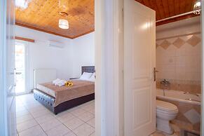 Family Private Homes with Sea View