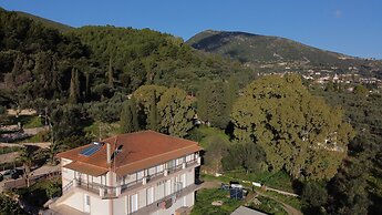 Family Private Homes with Sea View