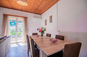 Family Private Homes with Sea View