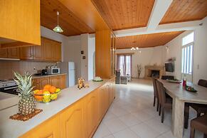 Family Private Homes with Sea View