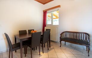 Family Private Homes with Sea View