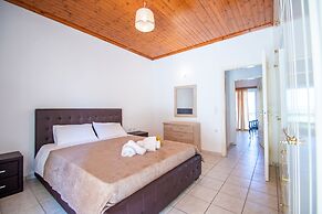 Family Private Homes with Sea View