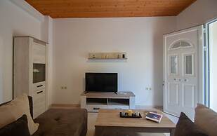 Family Private Homes with Sea View