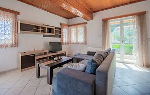 Family Private Homes with Sea View