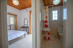 Family Private Homes with Sea View