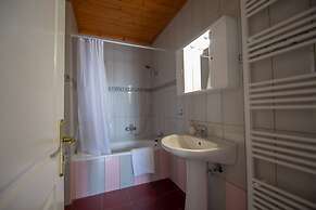 Family Private Homes with Sea View