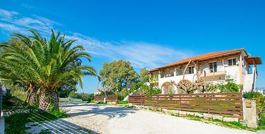 Family Private Homes with Sea View
