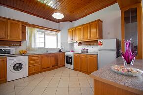 Family Private Homes with Sea View