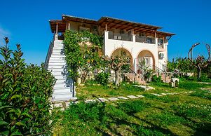 Family Private Homes with Sea View