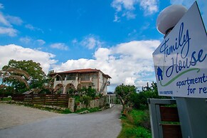 Family Private Homes with Sea View
