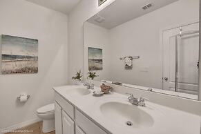 Airy Home and Private View - 5bd/5ba Townhome With CDC Cleaning Standa