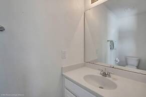 Airy Home and Private View - 5bd/5ba Townhome With CDC Cleaning Standa