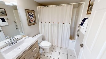 Seacrest 413 is a 2 BR Gulfside on Okaloosa Island by RedAwning