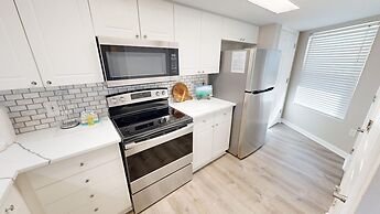 Seacrest 413 is a 2 BR Gulfside on Okaloosa Island by RedAwning